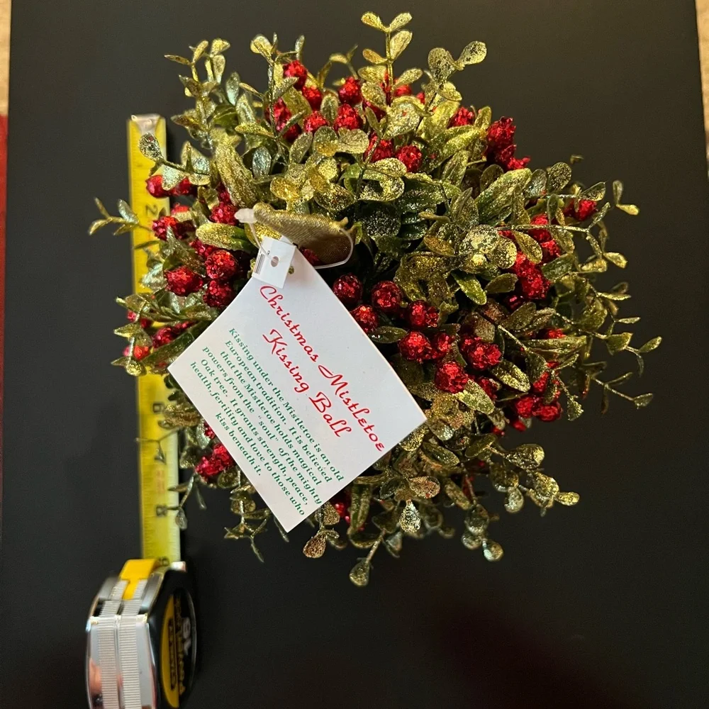 Christmas Mistletoe Kissing Ball - Picture 3 of 4